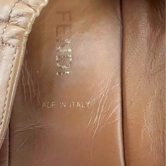 Fendi Ballet Bow Flats Beige/White Shoes
Size 8 - Picture 7 of 9